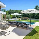 Gorgeous In Holiday home Sisan