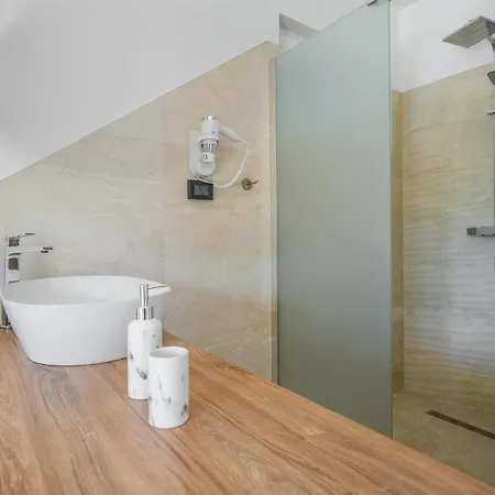 Luxurious In Nyaraló Šišan