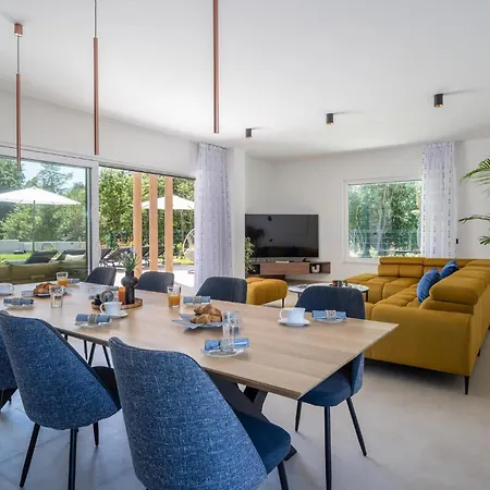 Luxurious In Nyaraló Šišan