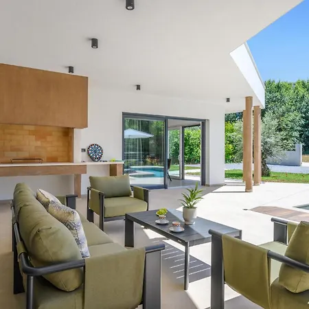 بيت للعطل Luxurious Home In Sisan