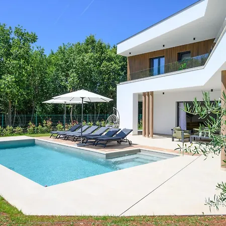 בית נופש Gorgeous In Šišan